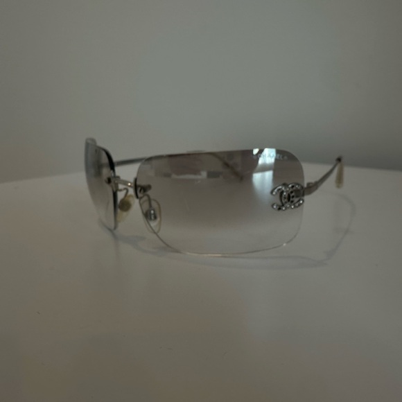 Vintage Chanel trendy sunglasses - Picture 2 of 3
